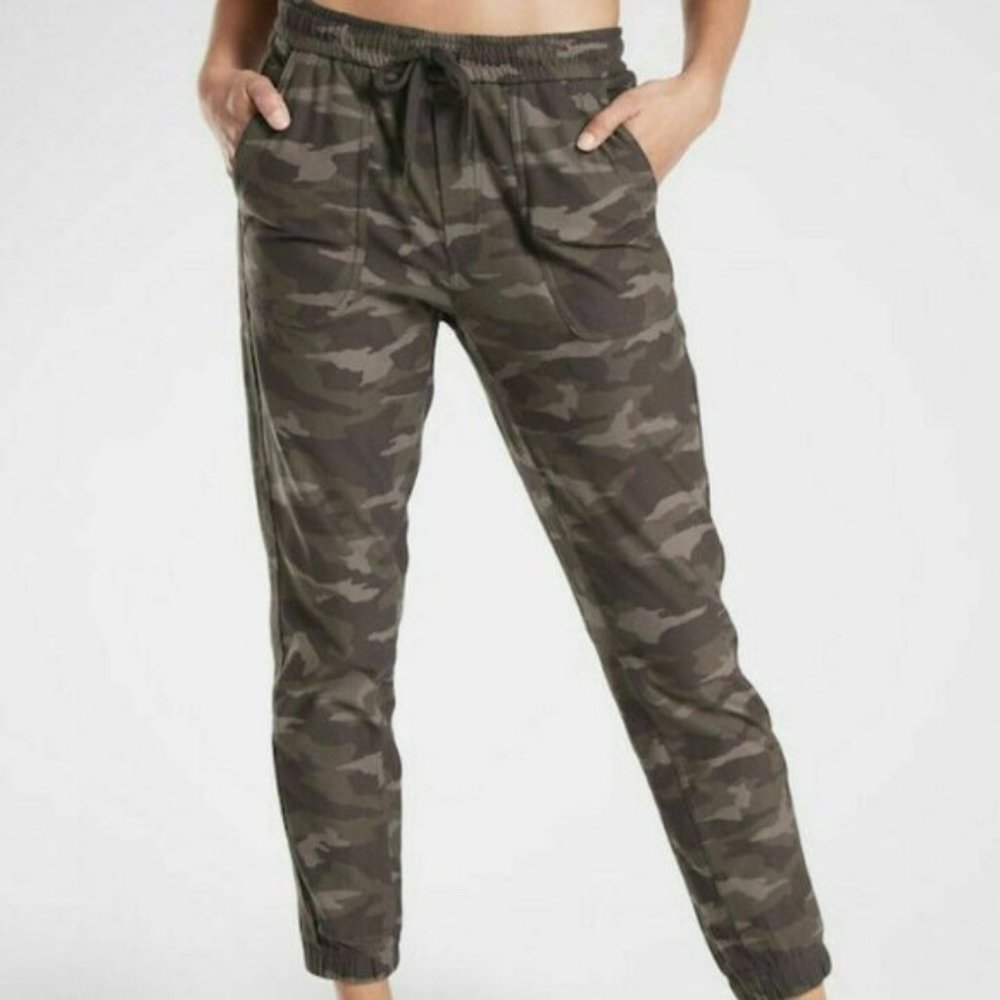 Athleta Camo Farallon Joggers size 6